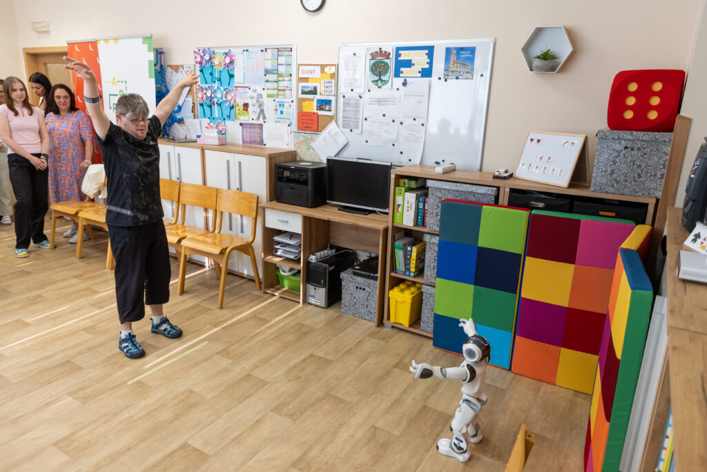 Robic - sociální robot na bázi AI